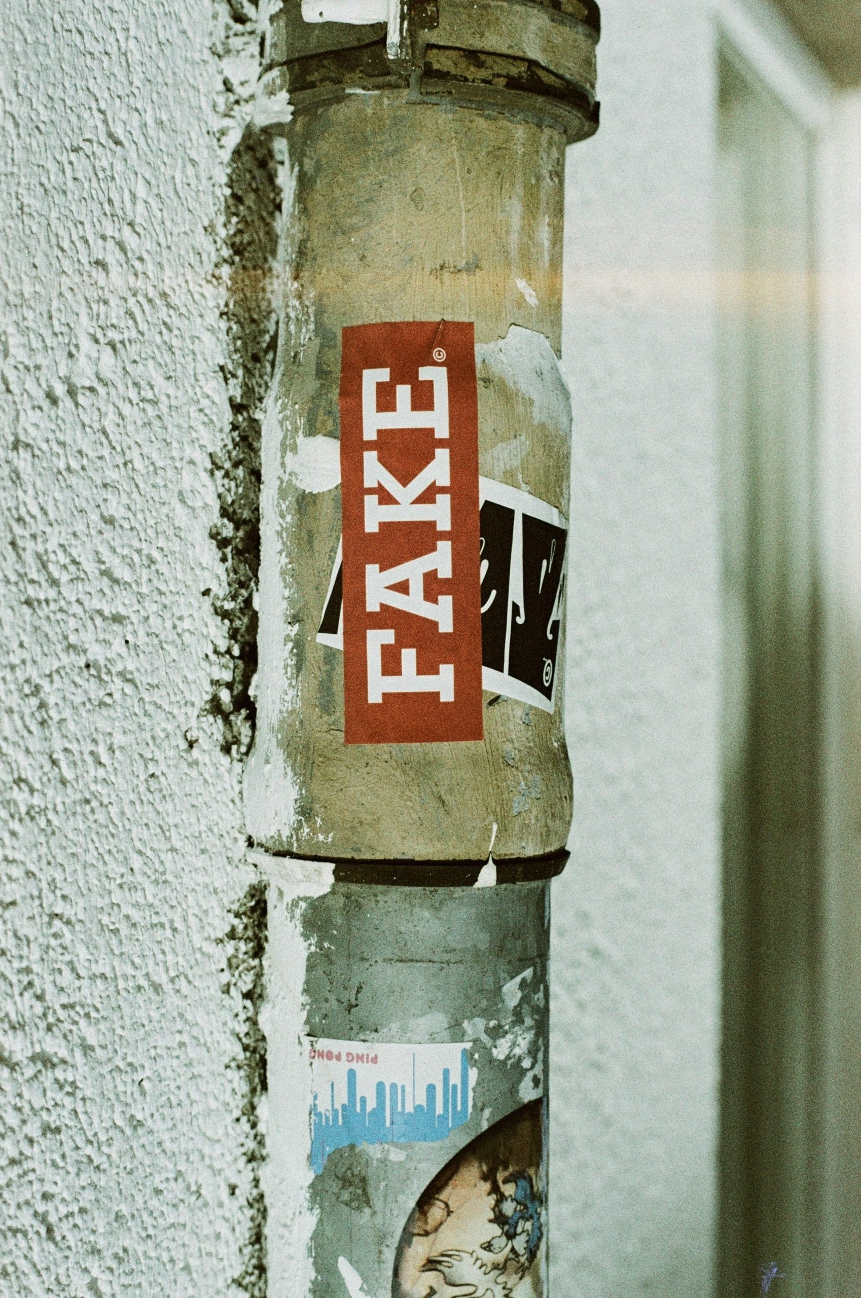 Detecting Fake Content in the Age of AI